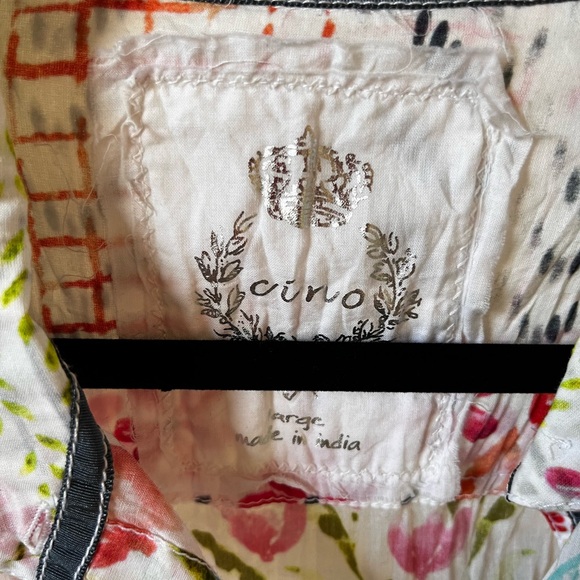 Cinco floral button down blouse. - Picture 5 of 5